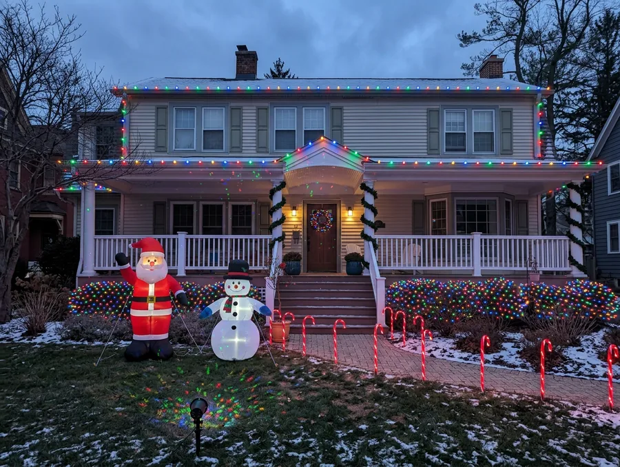 Full Griswold — a house decorated in this style